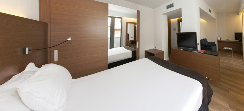 Imagen de la habitación del Hotel Vincci Zentro Zaragoza. Foto 6
