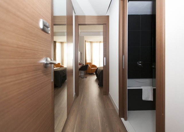 Imagen de la habitación del Hotel Vincci Zentro Zaragoza. Foto 7