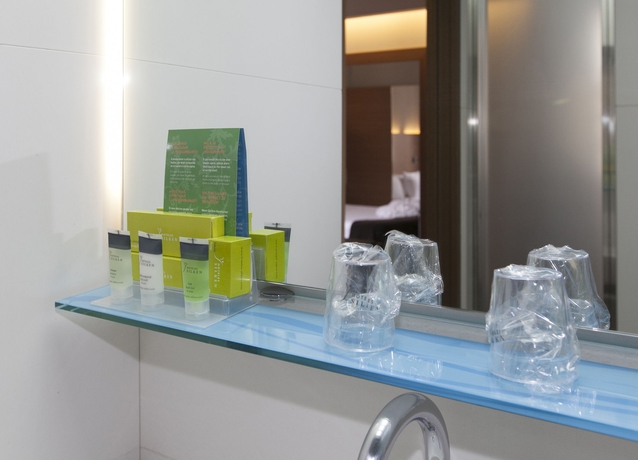 Imagen de la habitación del Hotel Vincci Zentro Zaragoza. Foto 9