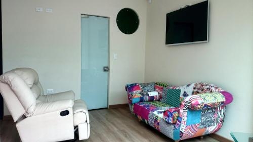 Imagen general del Hotel Vincent Suites. Foto 3