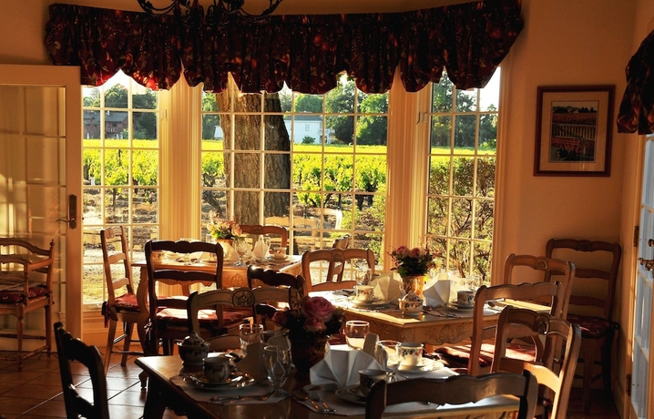 Imagen del bar/restaurante del Hotel Vineyard Country Inn. Foto 4