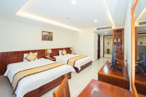 Imagen de la habitación del Hotel Vinh Hoang. Foto 9