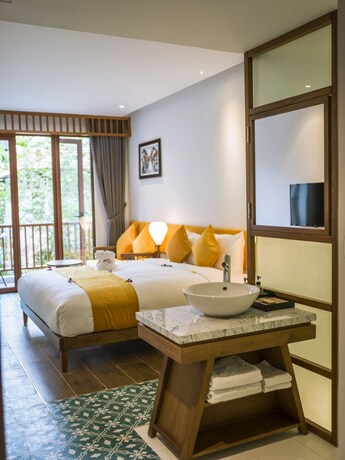 Imagen de la habitación del Hotel Vinh Hung Old Town. Foto 24