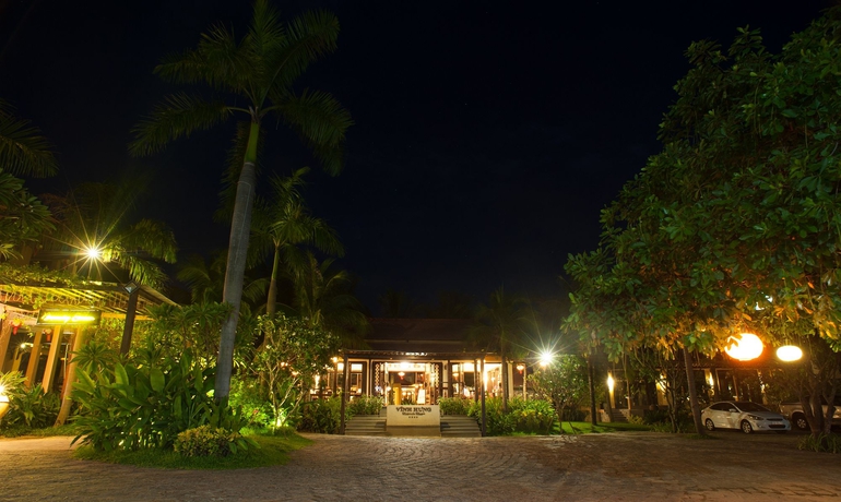 Imagen de los exteriores del Hotel Vinh Hung Riverside Resort and Spa. Foto 8