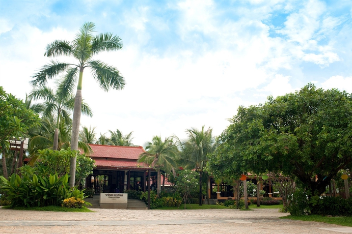 Imagen de los exteriores del Hotel Vinh Hung Riverside Resort and Spa. Foto 9
