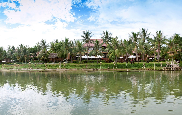 Imagen de los exteriores del Hotel Vinh Hung Riverside Resort and Spa. Foto 10