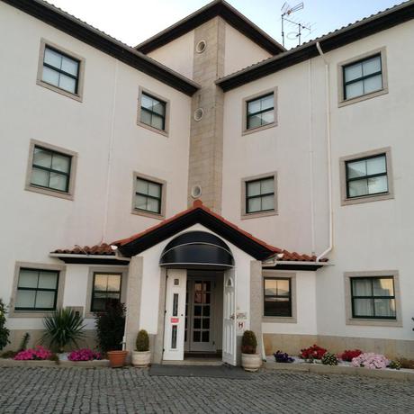 Imagen de los exteriores del Hotel Vinhais. Foto 6