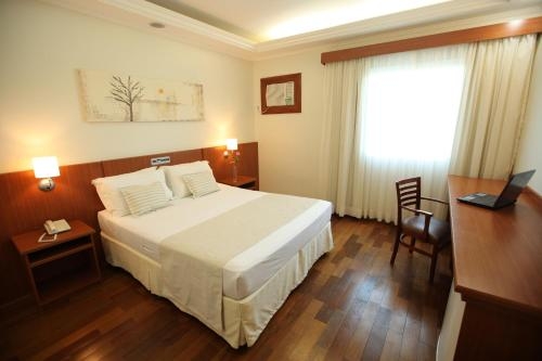 Imagen de la habitación del Hotel Vinhedo Plaza. Foto 10