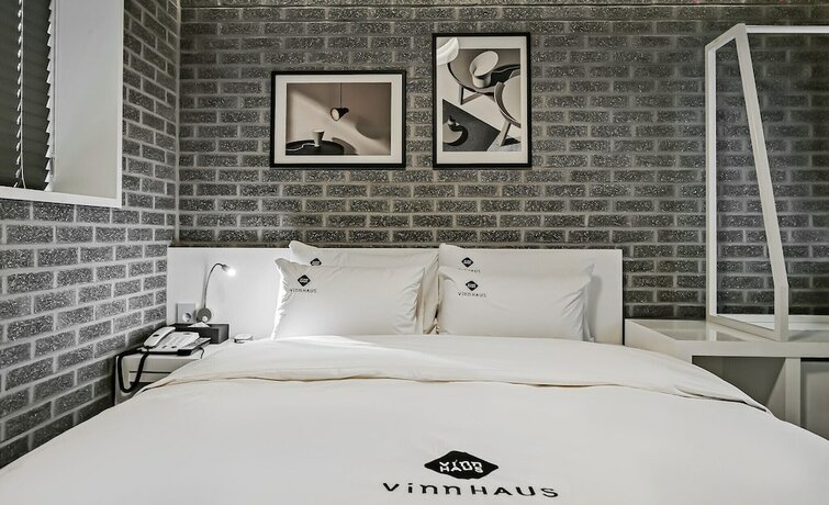 Imagen de la habitación del Hotel Vinn Haus. Foto 17