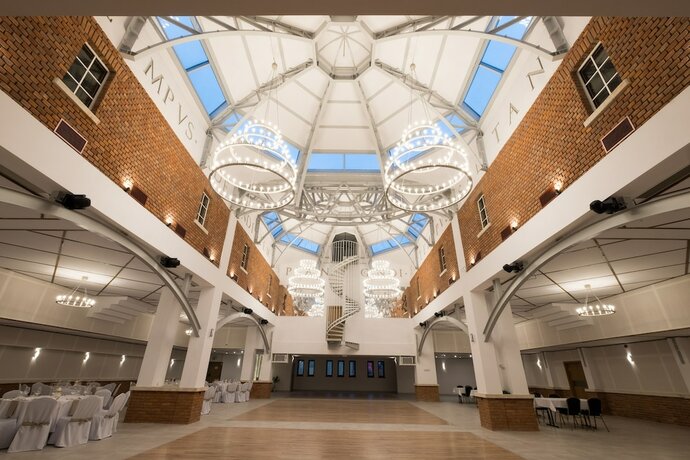 Imagen de los interiores del Hotel Vinnica. Foto 16