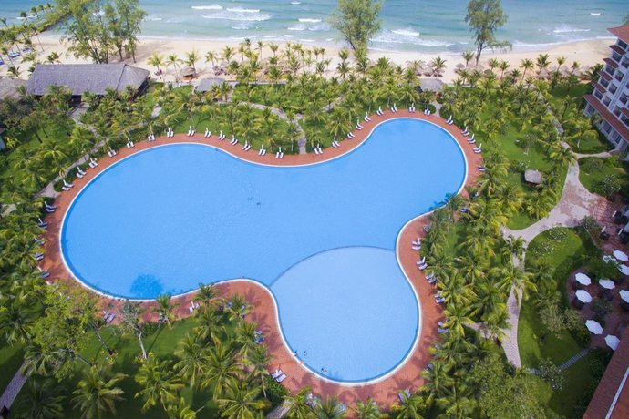 Imagen de la piscina del Hotel Vinpearl Resort and Spa Phu Quoc. Foto 16