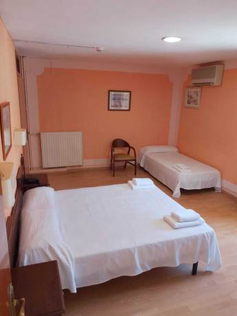 Imagen de la habitación del Hotel Vintage Mercedes. Foto 4