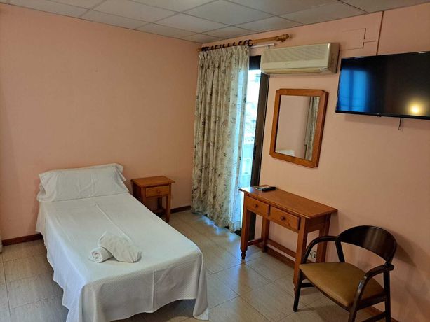 Imagen de la habitación del Hotel Vintage Mercedes. Foto 6