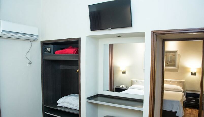 Imagen de la habitación del Hotel Vi&ntilde;a De Italia. Foto 22