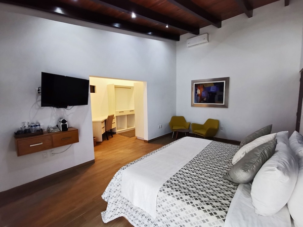 Imagen de la habitación del Hotel Vi&ntilde;a del Cielo. Foto 17