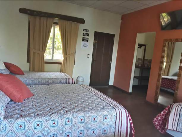 Imagen de la habitación del Hotel Vi&ntilde;as del Lago. Foto 17