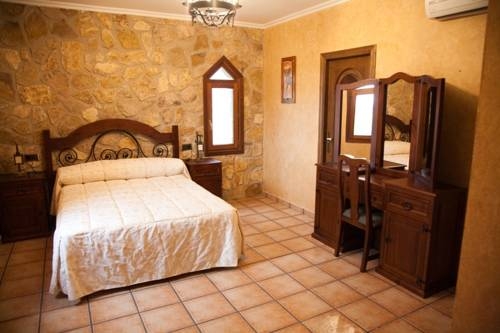 Imagen de la habitación del Hotel Viñedos Y Bodegas El Castillo. Foto 16