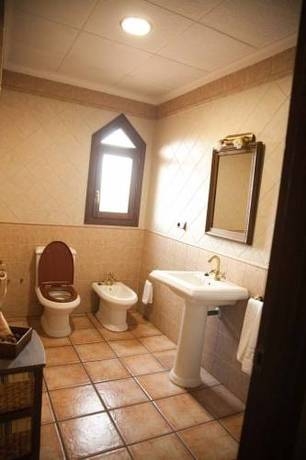 Imagen de la habitación del Hotel Viñedos Y Bodegas El Castillo. Foto 17