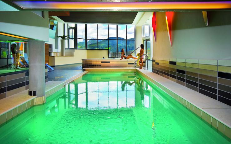 Imagen de la piscina del Hotel Vinumhotel Feldthurnerhof. Foto 16