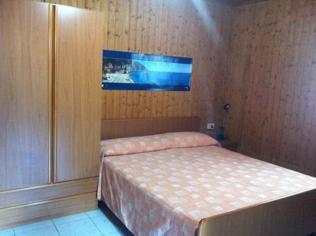 Imagen de la habitación del Hotel Viola Club Village. Foto 17