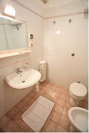 Imagen de la habitación del Hotel Viola, Gaeta. Foto 4