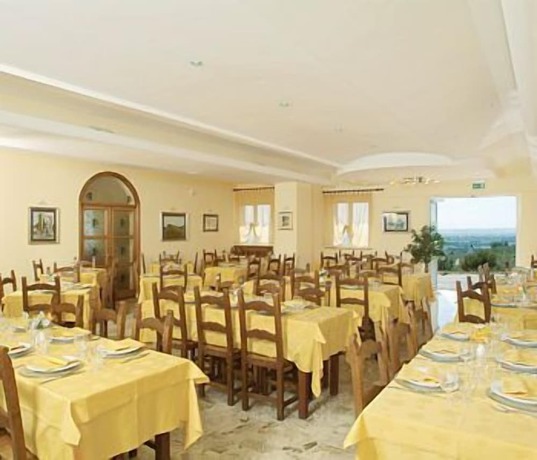 Imagen del bar/restaurante del Hotel Viole Country. Foto 6