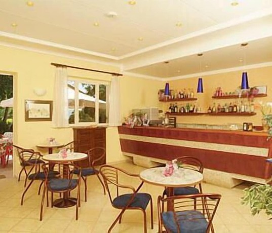 Imagen del bar/restaurante del Hotel Viole Country. Foto 8