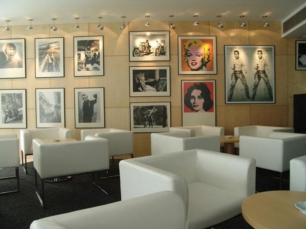 Imagen del bar/restaurante del Hotel Vip Executive Azores. Foto 2