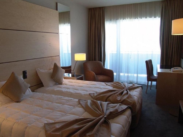 Imagen de la habitación del Hotel Vip Executive Azores. Foto 7