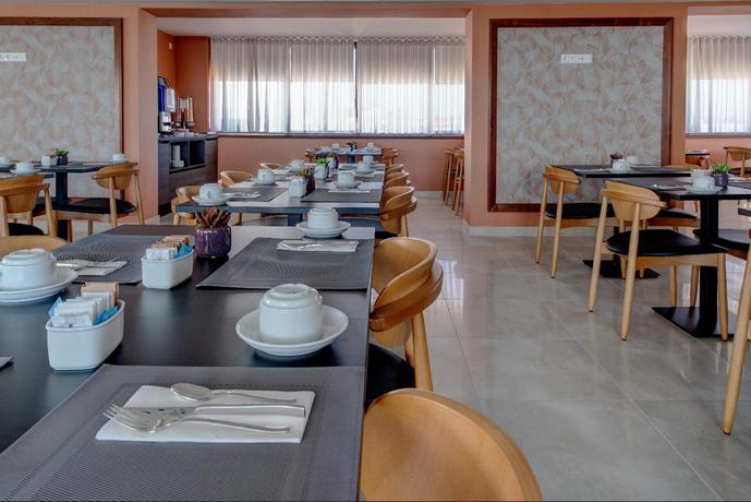 Imagen del bar/restaurante del Hotel Vip Executive Picoas. Foto 3