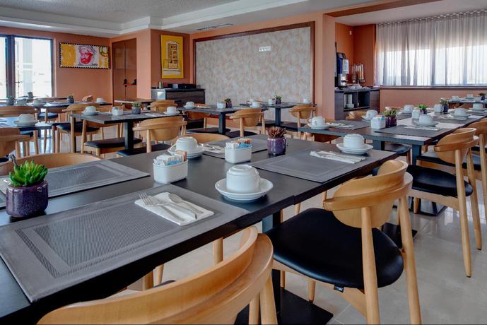 Imagen del bar/restaurante del Hotel Vip Executive Picoas. Foto 4