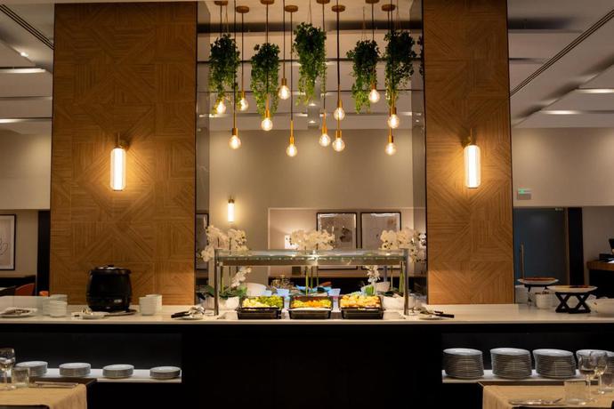 Imagen del bar/restaurante del Hotel Vip Executive Zurique. Foto 5