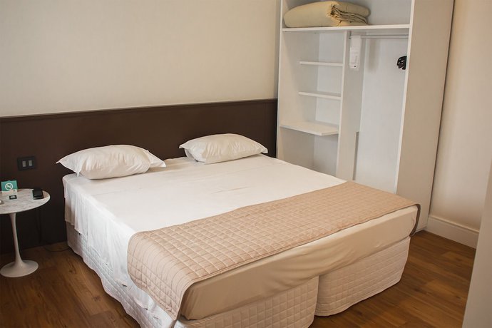 Imagen de la habitación del Hotel Vip, Ja&uacute;. Foto 13