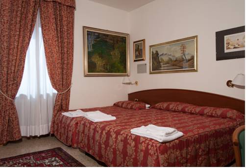 Imagen de la habitación del Hotel Vip, Piacenza. Foto 7