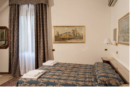 Imagen de la habitación del Hotel Vip, Piacenza. Foto 8