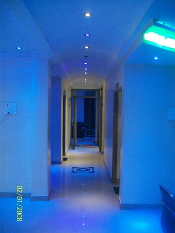 Imagen de los interiores del Hotel Viraat Inn. Foto 31