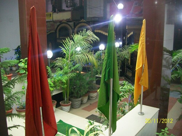 Imagen de los interiores del Hotel Viraat Inn. Foto 33
