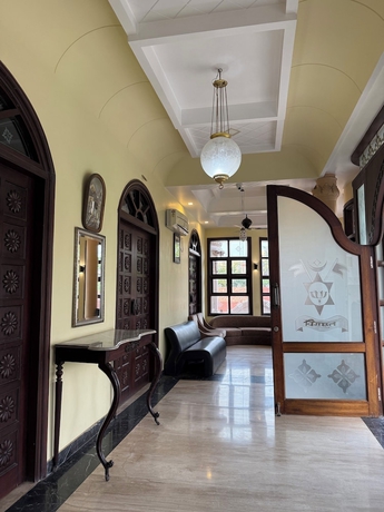 Imagen de los interiores del Hotel Virasat Haveli, Varanasi. Foto 16