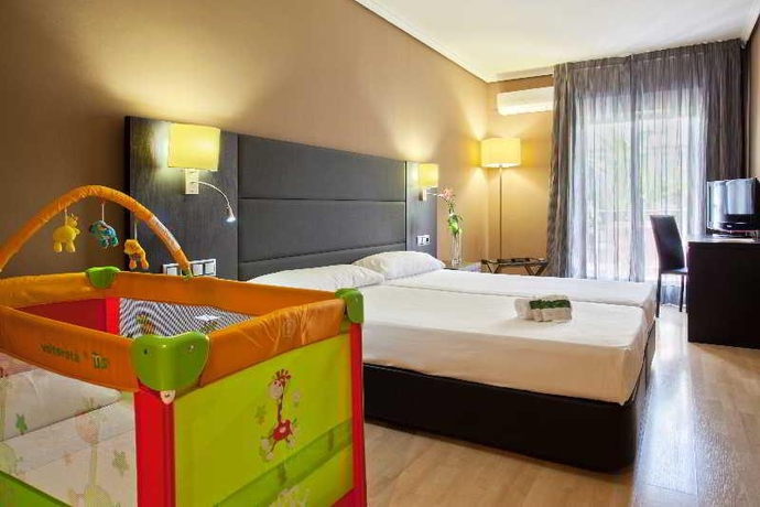 Imagen general del Hotel Virgen De Los Reyes, Sevilla. Foto 6