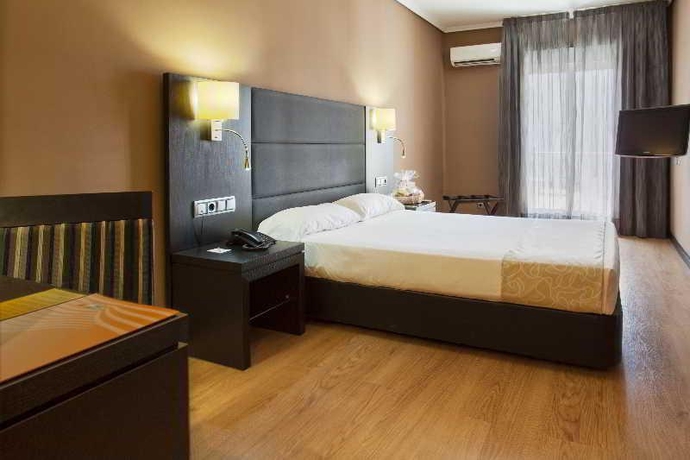 Imagen general del Hotel Virgen De Los Reyes, Sevilla. Foto 9