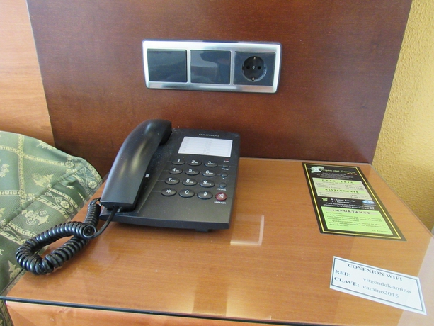 Imagen de la habitación del Hotel Virgen Del Camino. Foto 13