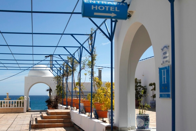 Imagen de los exteriores del Hotel Virgen del Mar. Foto 7