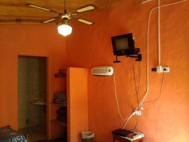 Imagen de la habitación del Hotel Virgen del Valle. Foto 6