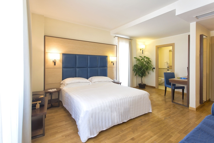 Imagen de la habitación del Hotel Virgilio Grand. Foto 5