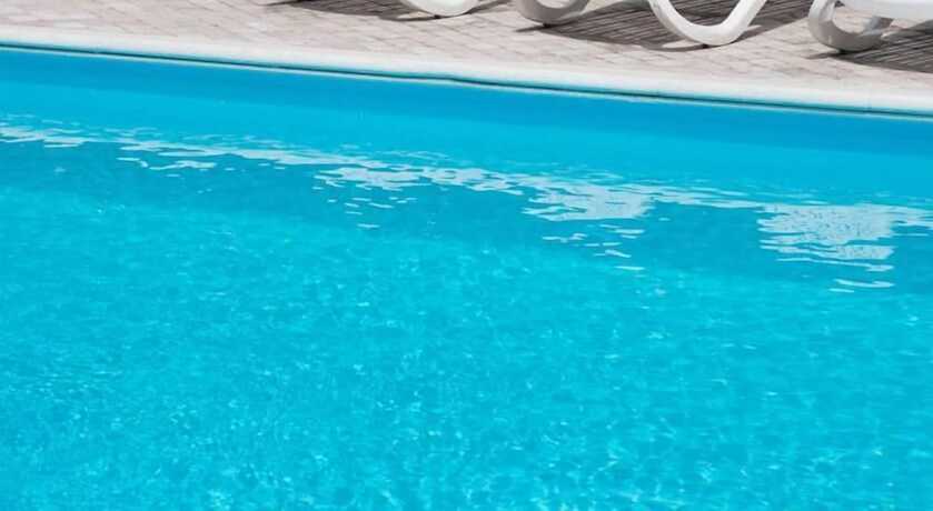 Imagen de la piscina del Hotel Virgilio Residence. Foto 13