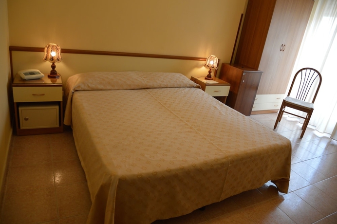 Imagen de la habitación del Hotel Virgilio, Tropea. Foto 3