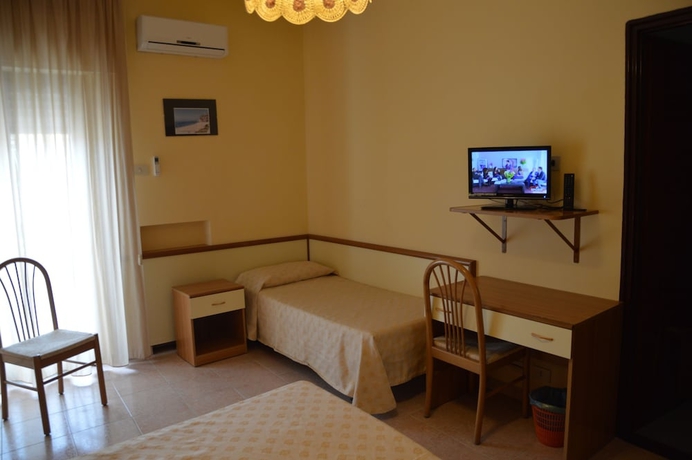 Imagen de la habitación del Hotel Virgilio, Tropea. Foto 5