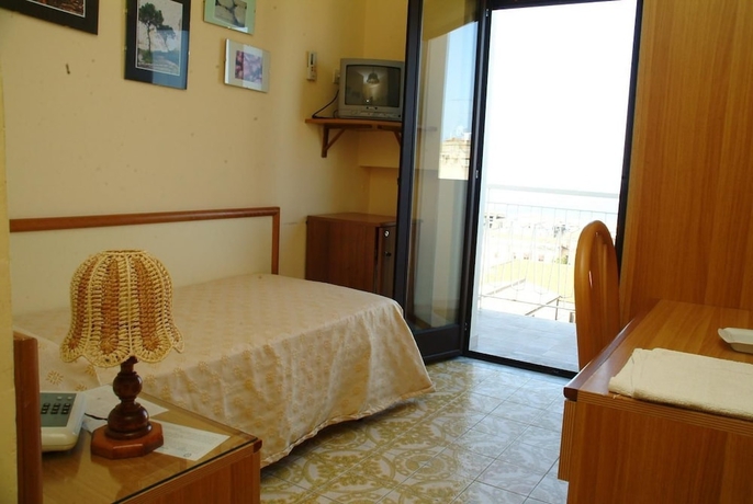 Imagen de la habitación del Hotel Virgilio, Tropea. Foto 6