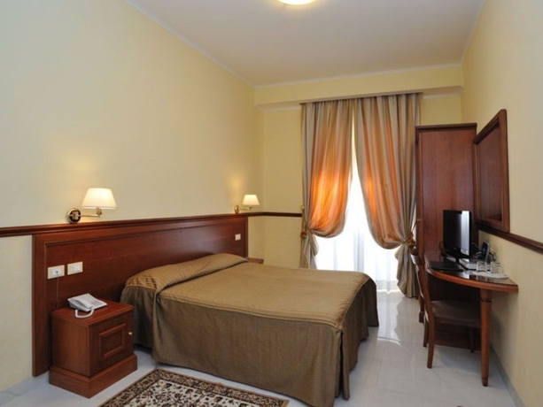 Imagen general del Hotel Virgilio, Via Nazionale. Foto 1