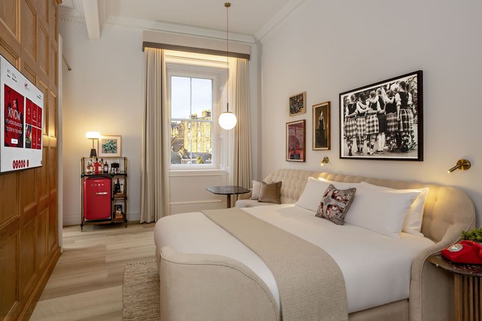 Imagen de la habitación del Hotel Virgin Edinburgh. Foto 6